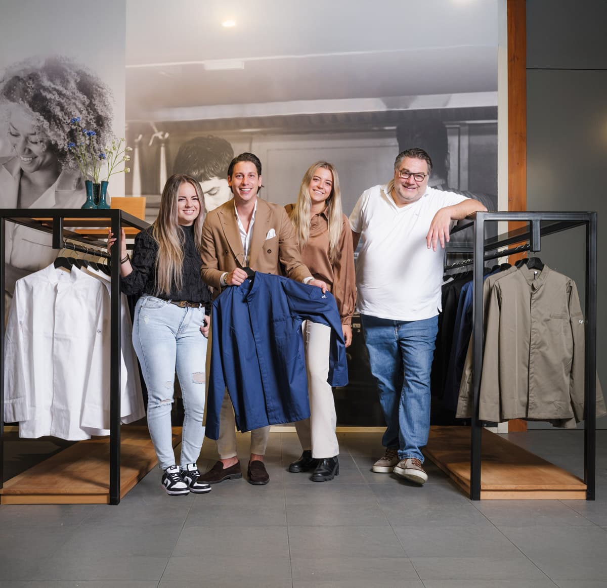Het team achter Dena en Cheffix in de showroom